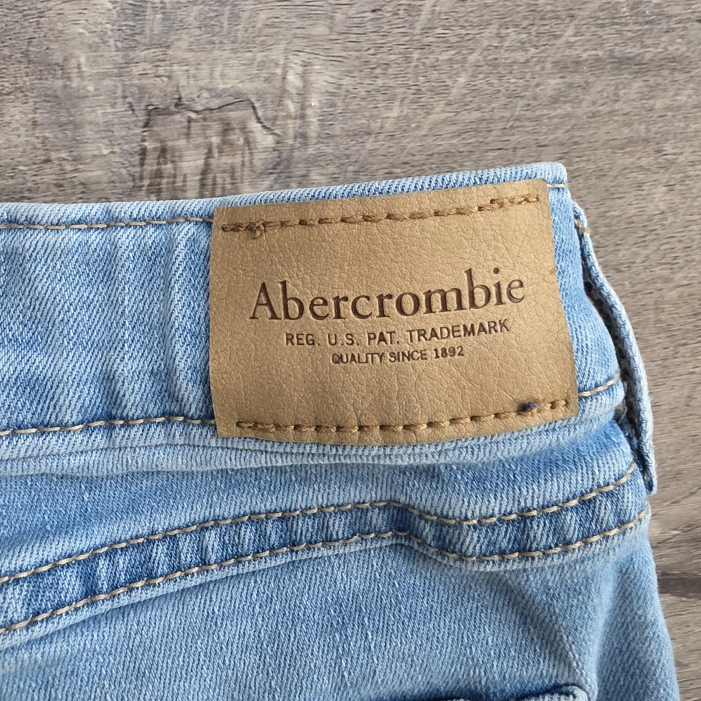abercrombie kids High Rise Flare Jeans with Embroidered Flowers Size 11/12 R